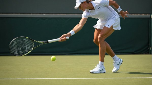 Les meilleures techniques pour améliorer votre service au tennis